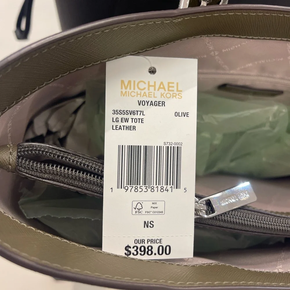 MICHAEL KORS Voyager Large Saffiano Leather EW Tote Shoulder Bag
Olive
NWT - Picture 6 of 16